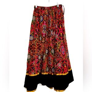 Cotton skirt with elastic waist.